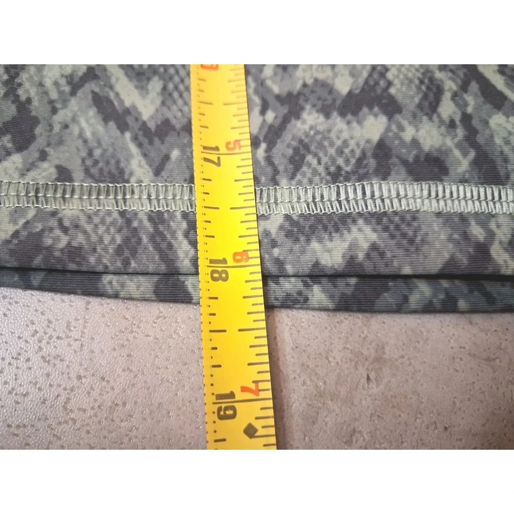 Old Navy Active Powersoft Biker Shorts Size Large Athleisure Activewear Gym - Picture 8 of 8